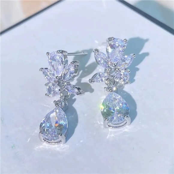 NEW SILVER DIAMONDS EARRINGS - Picture 1 of 5